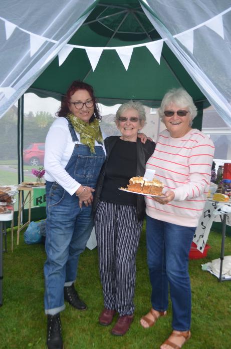 SWEET NOTES: Busk and Bake organiser Pat Baldwin pictured with Shona Robinson and Pauline Glasper