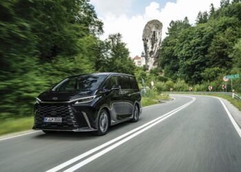 Lexus LM 350h Takumi