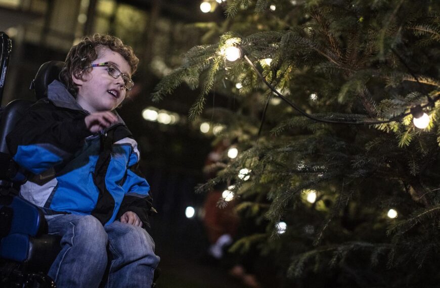 Inspirational Teddy lights up Christmas