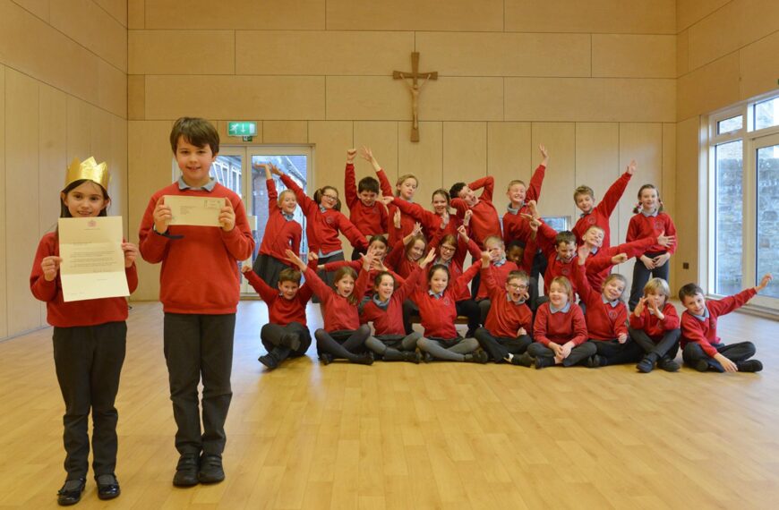Queen recognises pupils’ good work