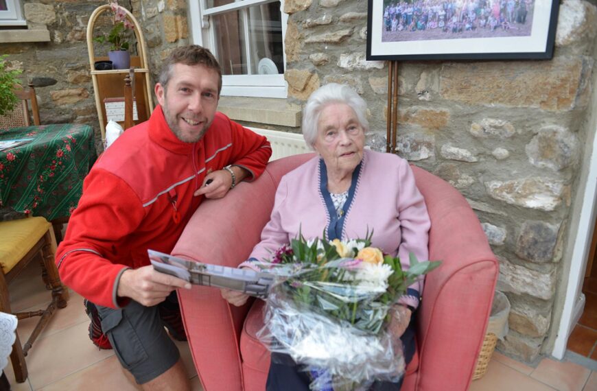 Postie earns praise from 103-year-old…