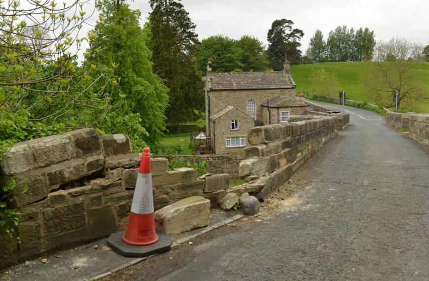 Bridge closed after lorry crash