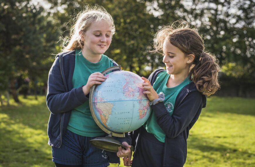 Pupils help put their primary&hellip;
