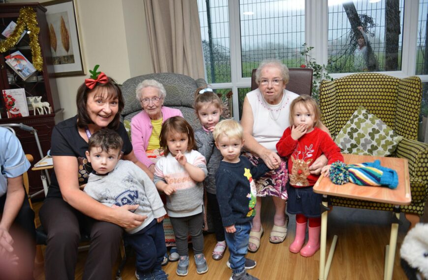 Nursery kids entertain care home…