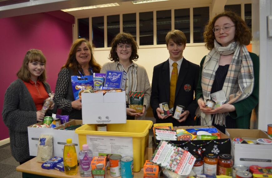 Students collect for foodbanks in…