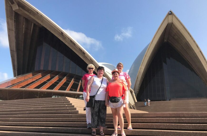 G’day… old pals have an…