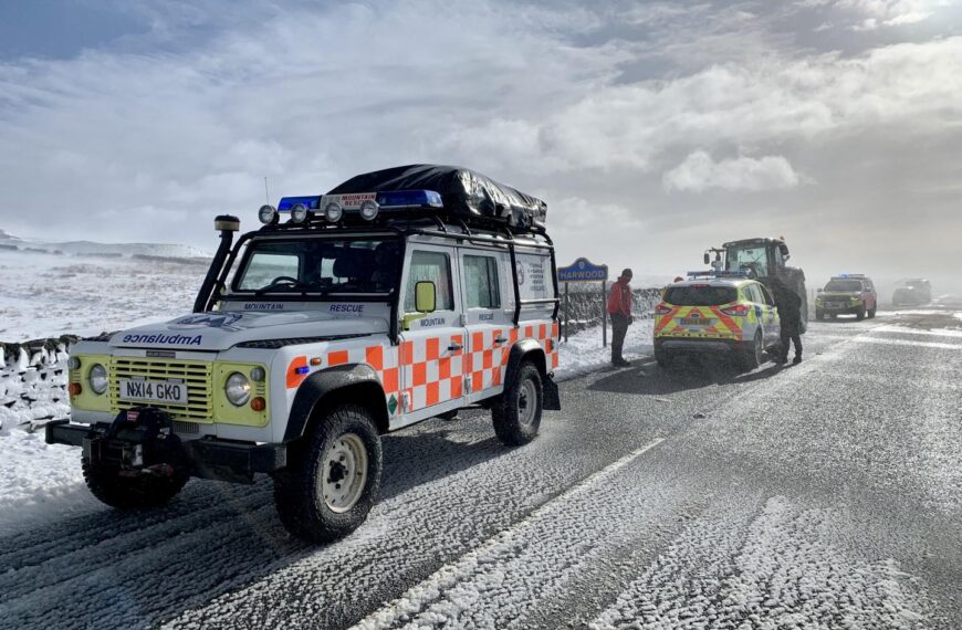 Off-roaders with child get stranded&hellip;