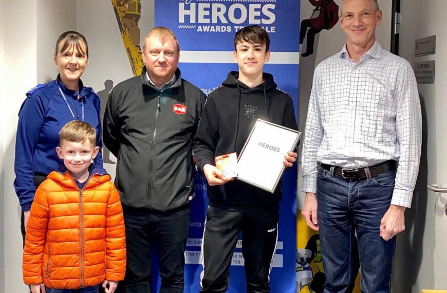 Selfless teen hailed for going…