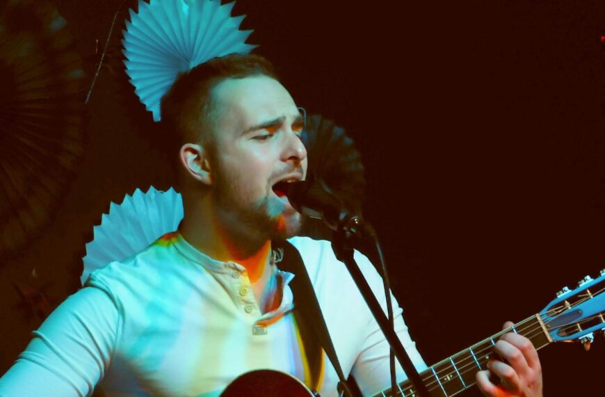 Sam tunes up for online…