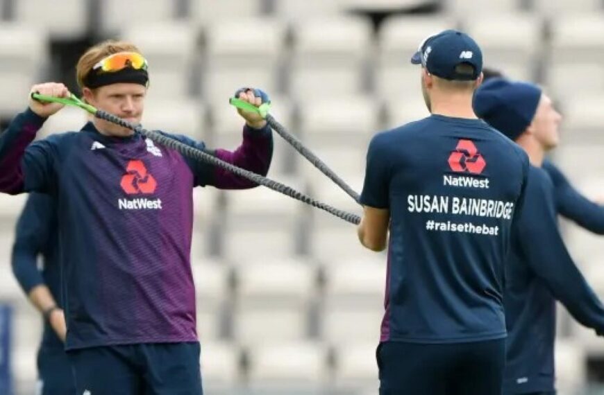 England cricket team pays tribute&hellip;