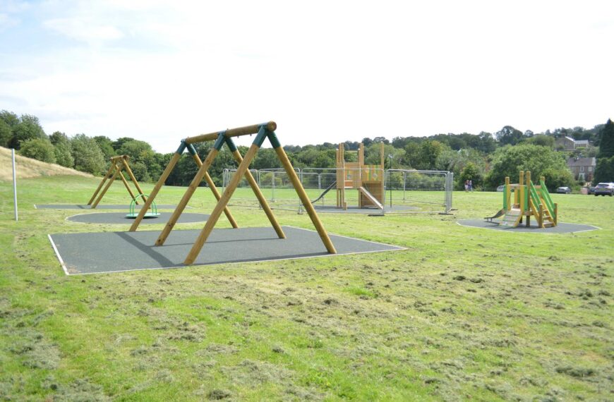 Wrong slide’ holds up opening…