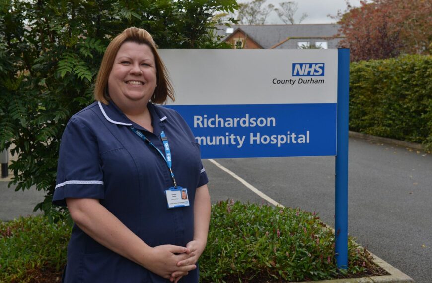 District nurse thanked for kind donation