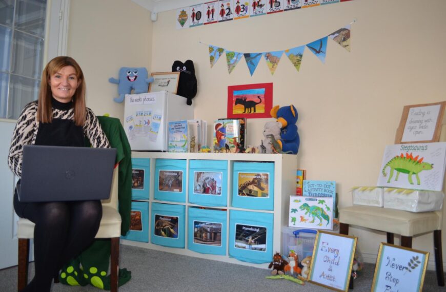 Teacher turns her dining room&hellip;