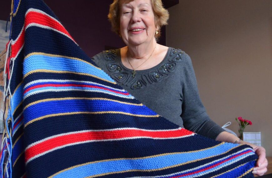 Volunteers needed to help knit…