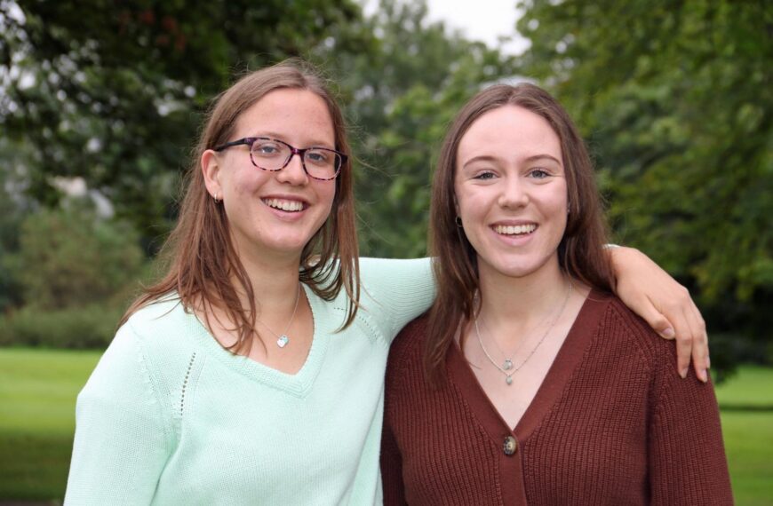 Twins go their own way…