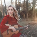 Folk star’s Barney gig