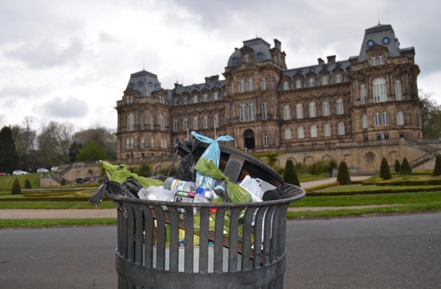 Overflowing bins leave top museum&hellip;