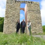 Steve unveils arch artwork to celebrate Queen