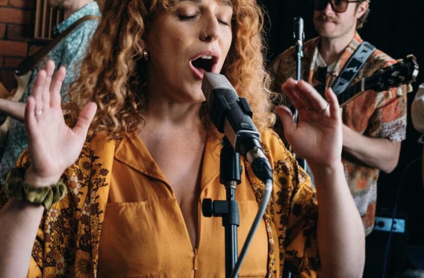 Girl from the North’ Lauren brings tour show to Barney