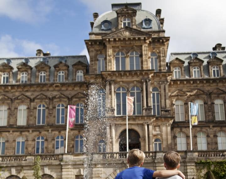 Art lover leaves £31,000 in&hellip;