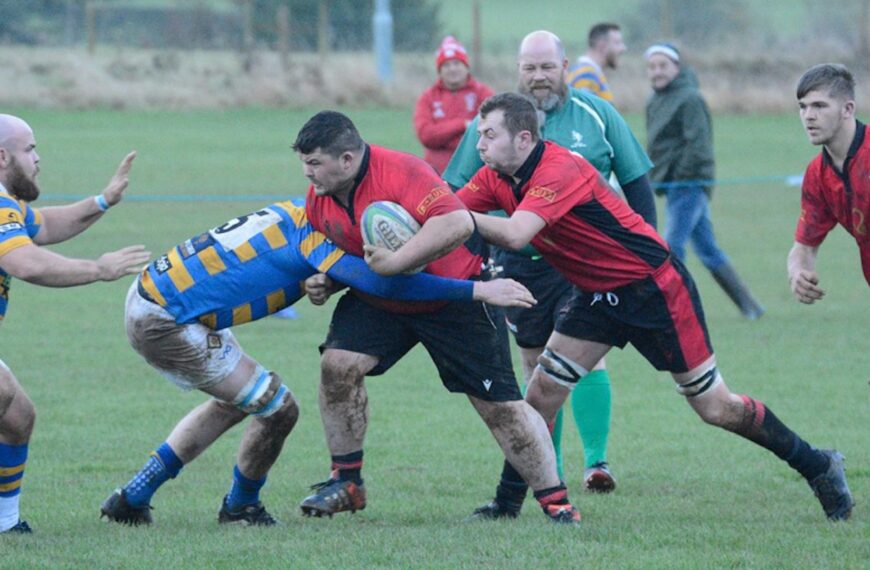 Narrow defeat in early cracker