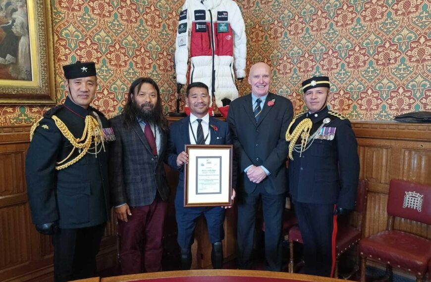 Climber honours ex-Gurkha amputee for…