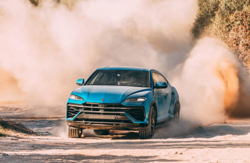 Lamborghini Urus – sportswear in a lounge suit