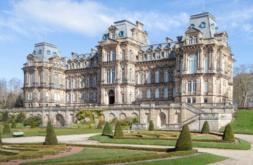 Museum thief must pay back £23,000