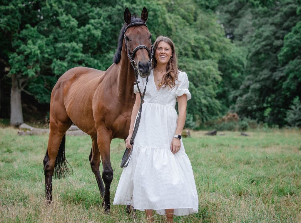 Tributes to animal lover Elisa Peat, 31